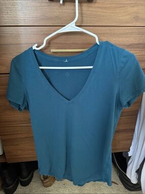 lululemon athletica Short-Sleeve V-Neck Tee in Teal Blue